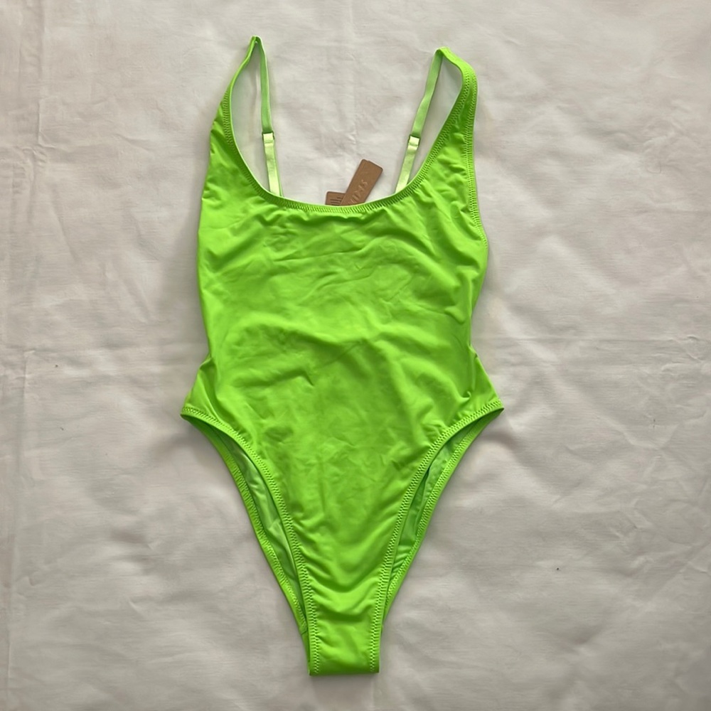 SKIMS SWIM SCOOP NECK ONE PIECE